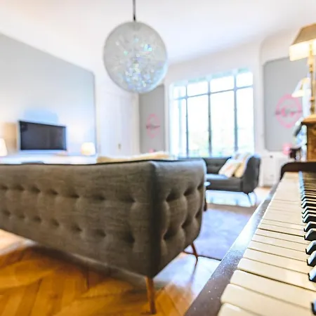 The Gorgeous Hyper Center Private Garden Apartment