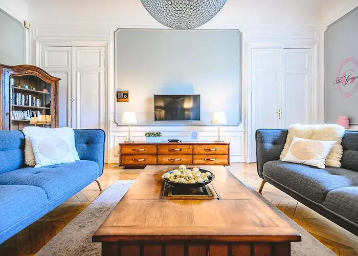 The Gorgeous Hyper Center Private Garden Apartment *