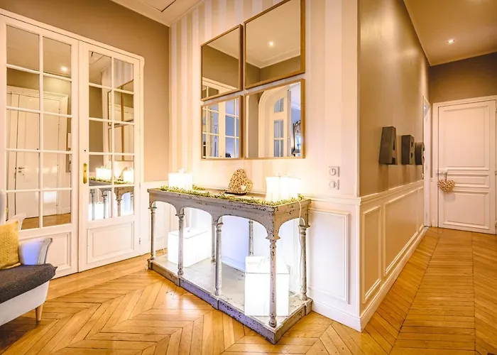 The Gorgeous Hyper Center Private Garden Apartment