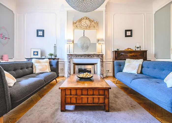 The Gorgeous Hyper Center Private Garden Apartment *