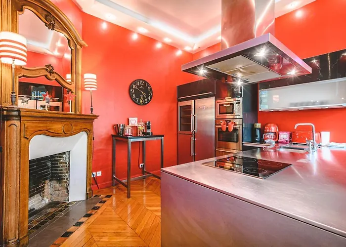 The Gorgeous Hyper Center Private Garden Apartment