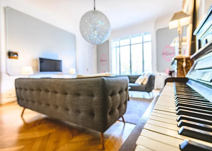 The Gorgeous Hyper Center Private Garden Apartment